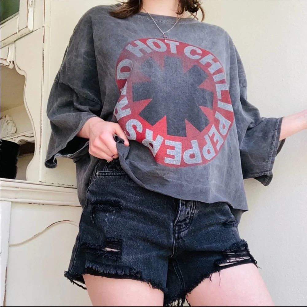 ISO this Urban Outfitters oversized tee. Let me know if you have it please! - Picture 1 of 3